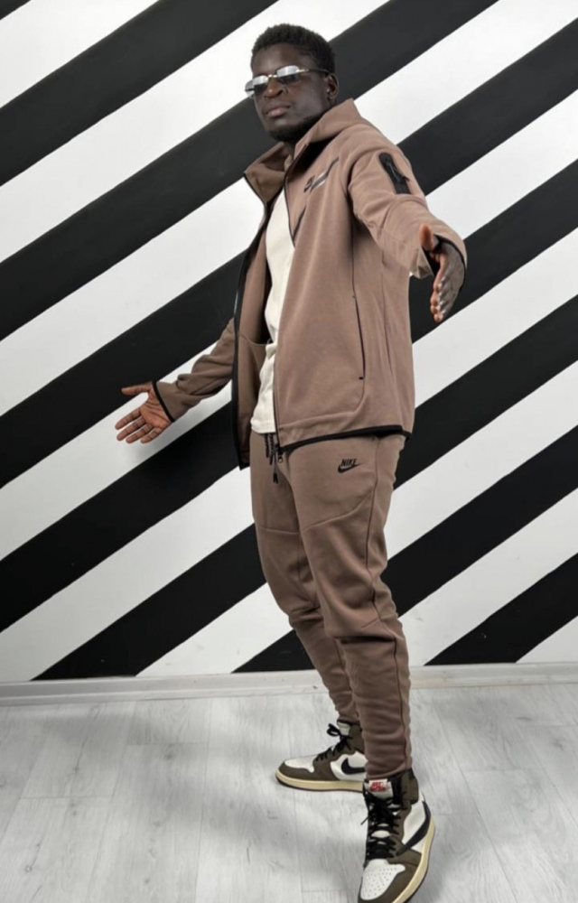 СПОРТИВНЫЙ КОСТЮМ NIKE (1)